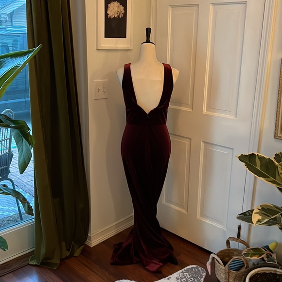 Jenny Yoo burgundy plunge gown - Picture 4 of 5
